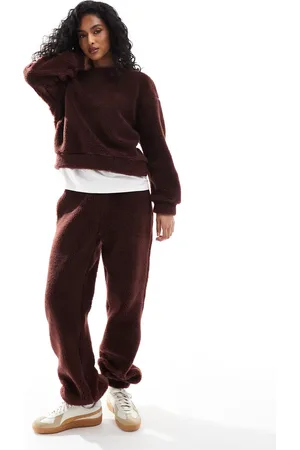 ASOS – Jogginghose aus Teddyfell in Schokobraun mit Bündchen, Kombiteil