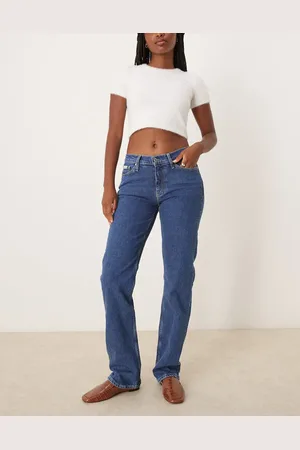 Calvin Klein – Gerade geschnittene Jeans mit niedrigem Bund in mittlerer Waschung