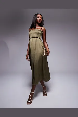 River Island – Gesmoktes Midikleid in dunklem Khaki