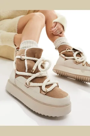 ASOS – Alpine – Schneestiefel zum Schnüren in Wollweiß mit Lammfell