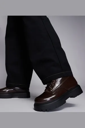 ASOS – Arbeiter-Schnürstiefel in glänzendem mit klobiger Sohle