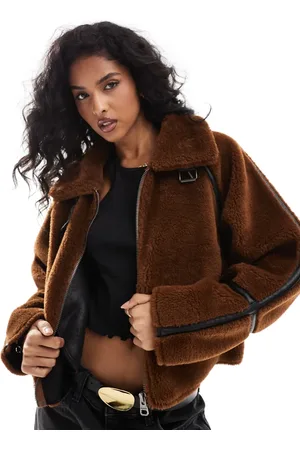 Pull&Bear – Lammfell-Jacke in mit Ziernaht aus Kunstleder