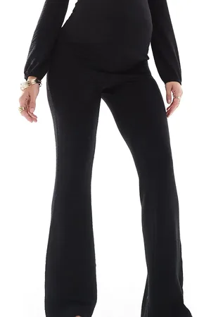 Mama;licious Mamalicious Maternity – Strukturierte, ausgestellte Jersey-Hose in , Kombiteil