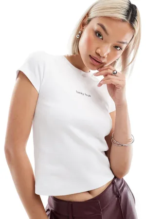 French Connection – FCUK – Knapp geschnittenes T-Shirt in mit „Lucky“-Slogan