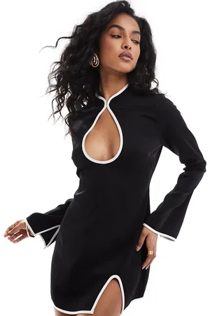 The Frolic Exklusiv – Hochgeschlossenes Minikleid in Schwarz und Weiß mit Kontrasteinfassung und Schlüsselloch-Ausschnitt