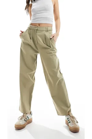 ASOS – Chinohose in Khaki mit Knopflasche und abgerundetem Beinschnitt