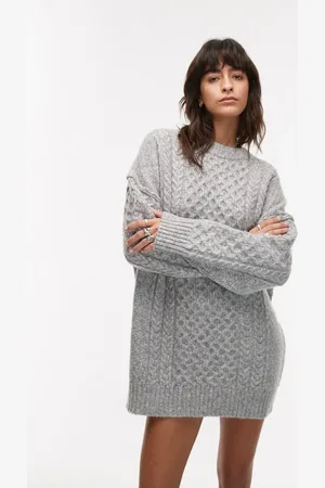 Topshop – Kurzes Oversize-Strickkleid in Hellgrau meliert mit ganzflächigem Zopfmuster