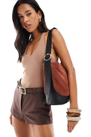 ASOS – Leder-Beuteltasche in mit Wildledereinsatz und Schnallenhenkel