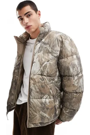 Hollister – Kastiger, wattierter Mantel in Beige mit Stehkragen und Military-Muster