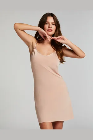 Hunkemöller Hunkemöller – Glättendes Unterkleid in Beige