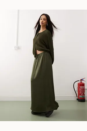 Reclaimed – Maxirock aus Satin in Khaki