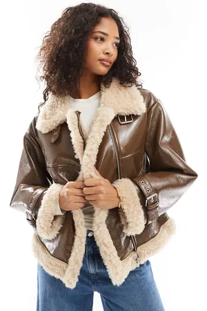 Pull&Bear – Braune Pilotenjacke aus Vinyl mit Lammfellbesatz