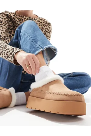 Pull&Bear – Gemütliche Schuhe zum Hineinschlüpfen in Hellbraun mit Kunstpelzfutter