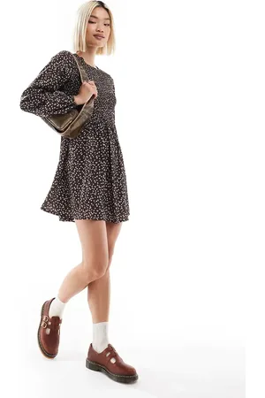 Daisy Street – Langärmliges, gesmoktes Mini-Hängerkleid in geblümt