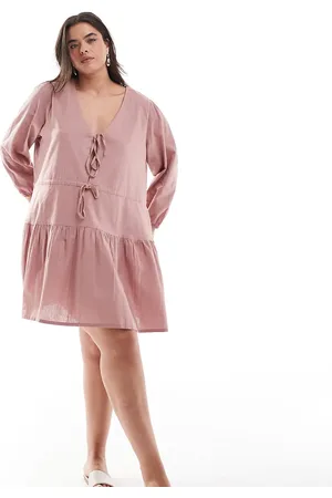 Esmée Esmée Curve Exklusiv – Langärmliges, kurzes Strandkleid aus Leinenmix in Karamell mit Bindedetail vorne