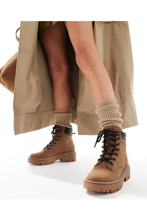 Stradivarius – Flache Schnürstiefel in mit dicker Sohle
