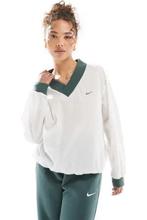 Nike Trend – Sweatshirt in Beige mit V-Ausschnitt
