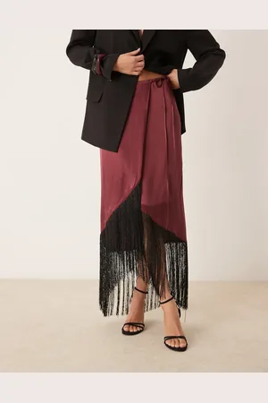 ASOS – Satin-Wickelrock in Burgunderrot mit Fransensaum