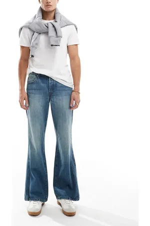 ASOS – Weite Schlagjeans in mittelblauer Waschung mit Nahtdetail