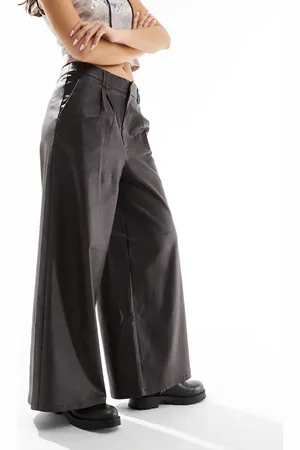 COLLUSION – Beschichtete Kunstleder-Hose in mit weitem Bein