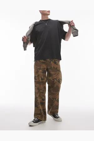 AllSaints – Gasper – Hose mit Military-Muster und lockerem, geradem Schnitt