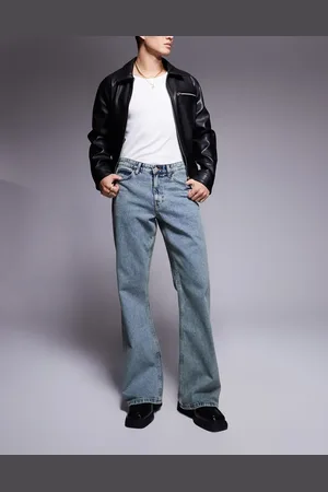ASOS – Weit geschnittene Schlagjeans in hellblauer Vintage-Waschung