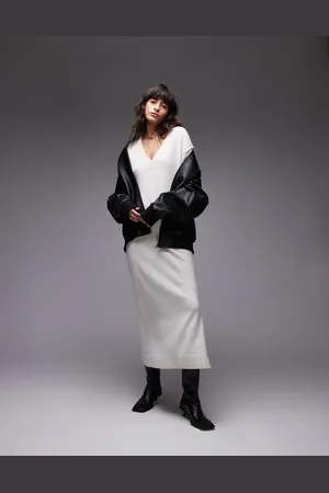 ARKET – Wadenlanges Oversize-Strickkleid in Wollweiß mit seitlichen Schlitzen