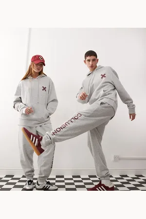 COLLUSION Unisex – Jogginghose in meliertem mit burgunderrotem Logoprint