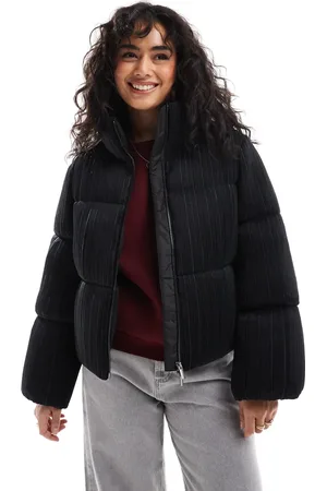 French Connection – Pufferjacke in aus Knittersatin