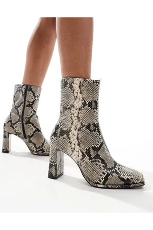 Pull&Bear – Ankle-Boots mit Schlangenmuster, Absatz und eckiger Zehenpartie