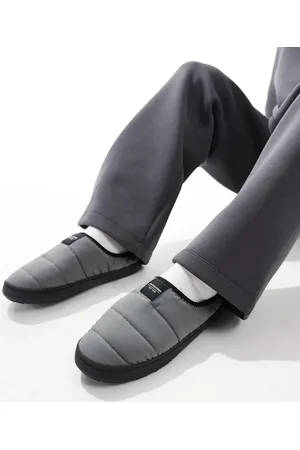 JACK & JONES – Wattierte Pantoffeln in Hellgrau