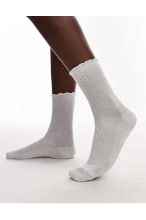 Topshop – Gerippte Socken in mit Rüschen