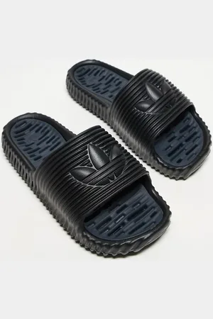 adidas – Adilette 25 – Slider in Kernschwarz/Kernschwarz/ Grau