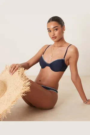 Stradivarius – Balconette-Bikinioberteil in Marineblau und Weiß mit Ziernähten