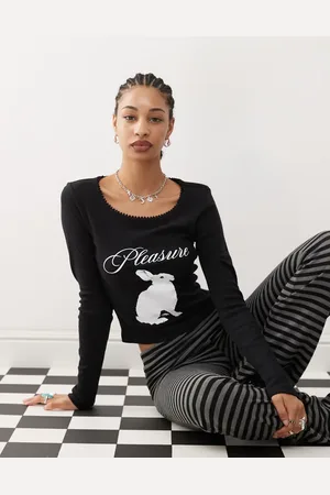 Basic Pleasure Mode – Alice – Langärmliges, knapp geschnittenes T-Shirt in mit Hasenmotiv