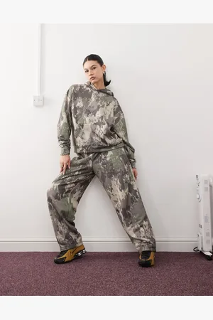 COLLUSION – Relaxed-Fit-Jogginghose in grünem Military-Muster