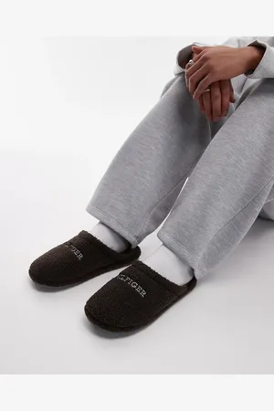 Tommy Hilfiger – Teddypantoffeln in Dunkelbraun