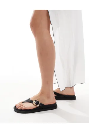 London Rebel – Zehensteg-Sandalen in mit Schnallendetail