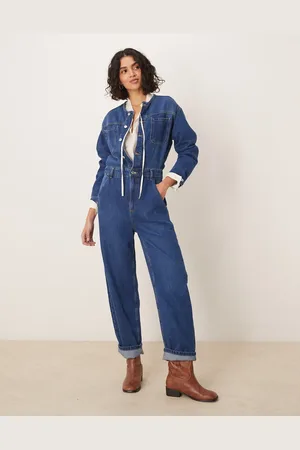 ASOS – Hochwertiger, kragenloser Jeans-Jumpsuit in mittelblauer Waschung