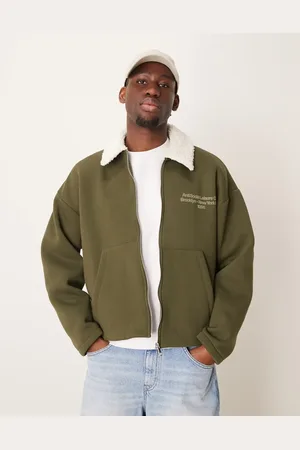 ASOS – Oversize-Trainerjacke aus Jersey in Khaki mit Teddyfellkragen und Print auf der Brust