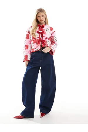 The Frolic – Exklusiv – Gesteppte Wendejacke mit Schleifen auf der Vorderseite, rotem Vichy-Karo und buntem Patchwork-Print