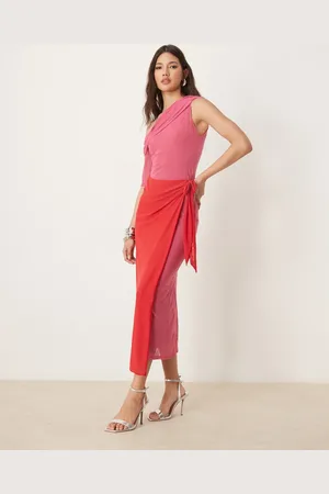 Never Fully Dressed – Midaxi-Kleid in Rot und mit Kontrast-Design und One-Shoulder-Träger