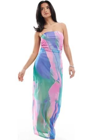 VERO MODA – Trägerloses Netzstoff-Maxikleid mit abstraktem Muster in Rosa und Blau