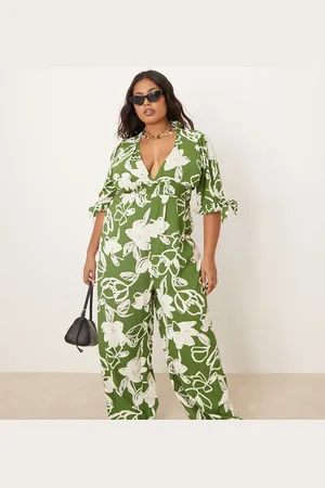 ASOS ASOS DESIGN Curve – Geblümter Jumpsuit in Grün mit gesmokter Taille