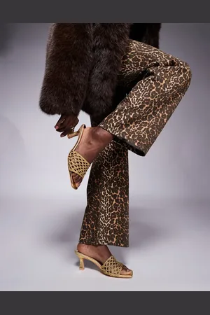 Public Desire – Maribelle – Gewebte Pantoletten in Gold mit Kitten-Absatz