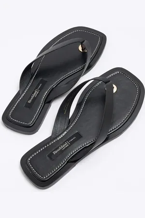 River Island – Flache Zehensteg-Sandalen aus schwarzem Leder