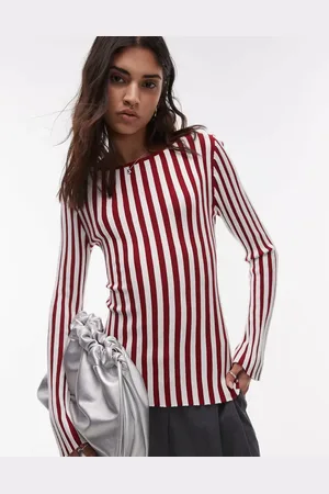 Topshop – Oberteil aus plattiertem Strick in Rot und Ecru mit U-Boot-Ausschnitt