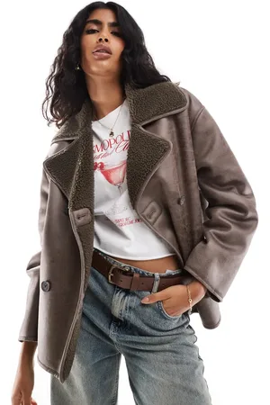 Stradivarius – Kunstleder-Pilotenjacke in mit Teddyfutter