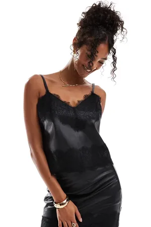 ASOS – Camisole in schwarzer Lederoptik mit Spitzenbesatz, Kombiteil