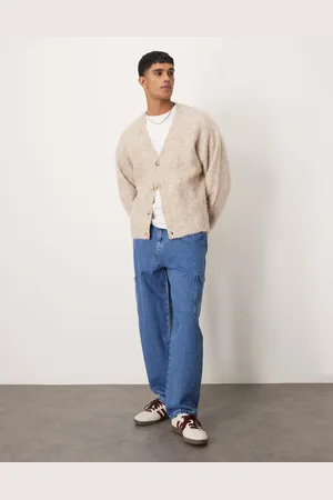 ASOS – Weit geschnittene Skater-Jeans in mittelblauer Waschung mit Cargo-Taschen